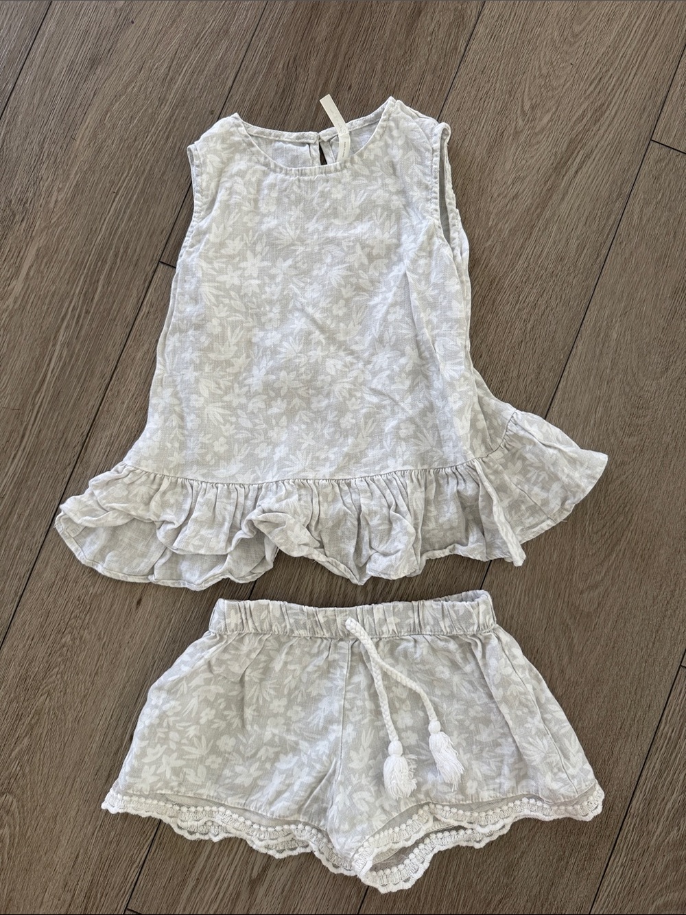 Rylee + Cru Cream Floral Tank & Shorts Set linen size 4-5 years